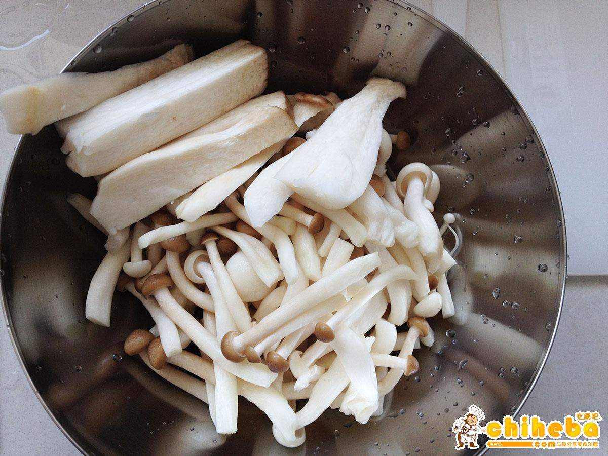 冬日暖汤——菌菇汤的做法 步骤2